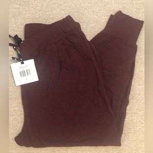 Agnes & Dora NWT Cropped Jogger Heathered Wine M